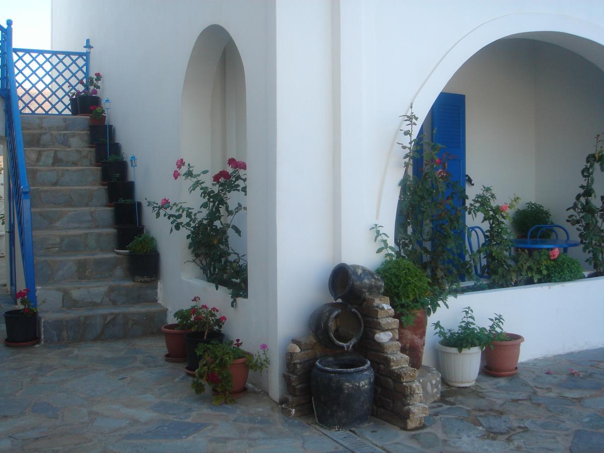 Karabo Hotel Livadi  Dış mekan fotoğraf